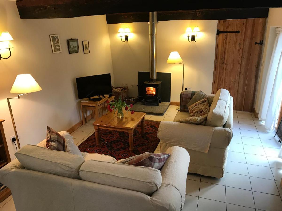 Appartement The Old Coach House à Penpergwm Extérieur photo